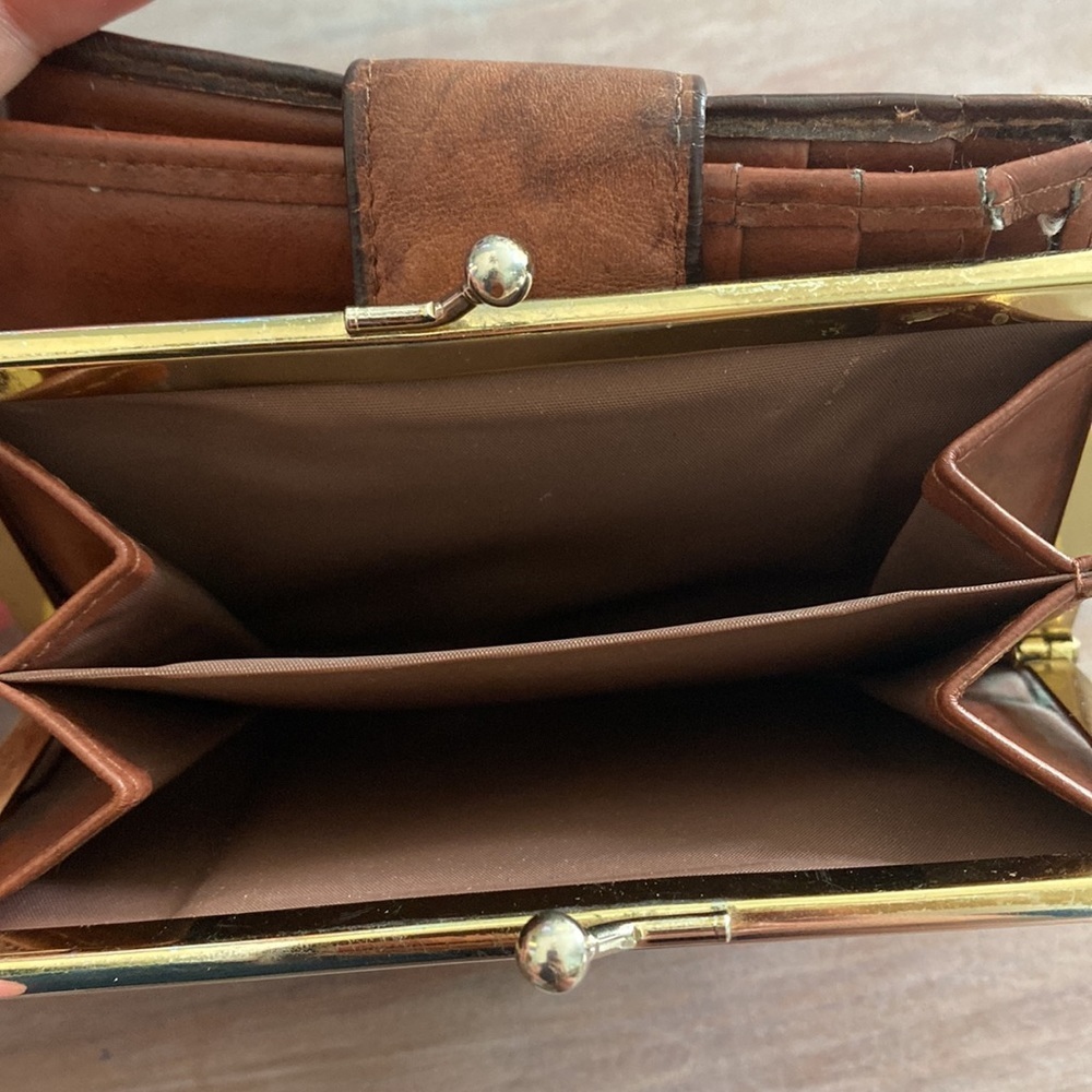 Buxton Cowhide Exterior Wallet - Picture 9 of 9